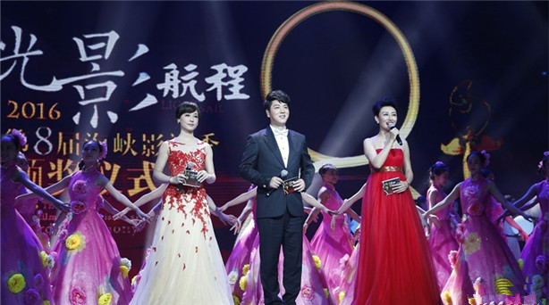 12�������ڰˌú��{Ӱҕ���C���xʽ�ڏB�TС����ˇ�g�����S�s�����e�У�������񡷡���