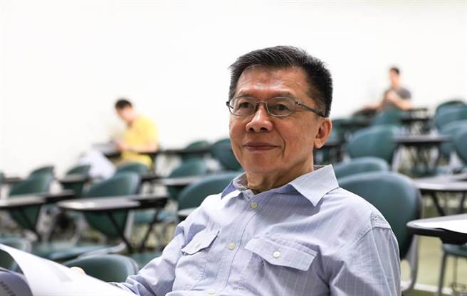 終結(jié)“藍(lán)綠惡斗”? 沈富雄:蔡英文任內(nèi)永不停息 終結(jié)“藍(lán)綠惡斗”? 沈富雄:蔡英文任內(nèi)永不停息