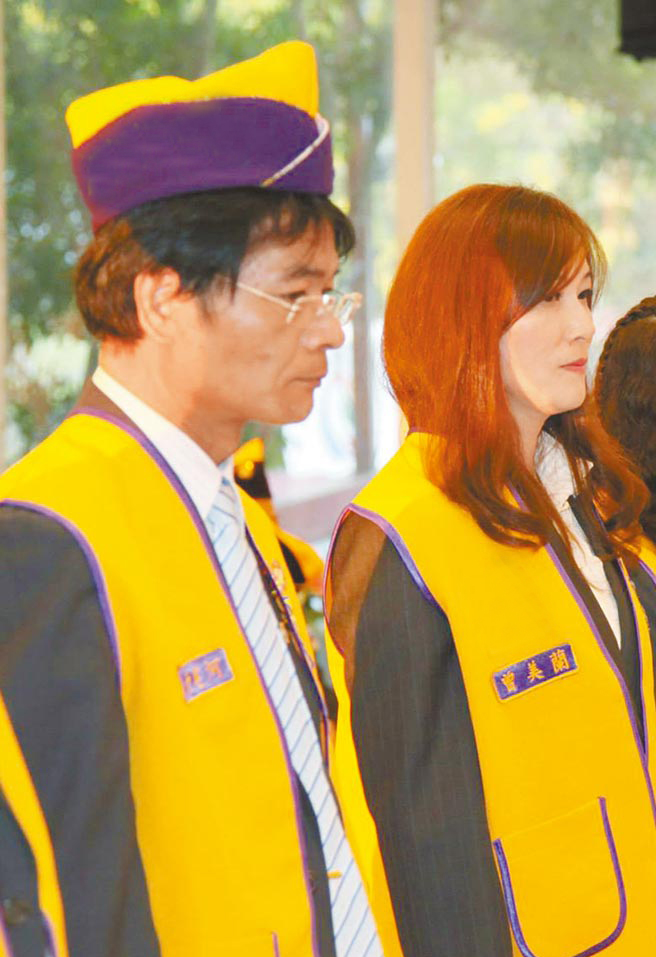 死者曾美蘭(右)去年6月在殺人嫌犯黃建河(左)引介下加入地區服務組織 死者曾美蘭(右)去年6月在殺人嫌犯黃建河(左)引介下加入地區服務組織